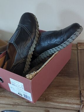 Waverly Black Slip-On Loafers with Contrasting Sole